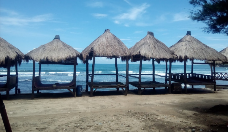 Honeymoon Asik di Pantai Slili | Jogja Tour Wisata dan Rental Mobil