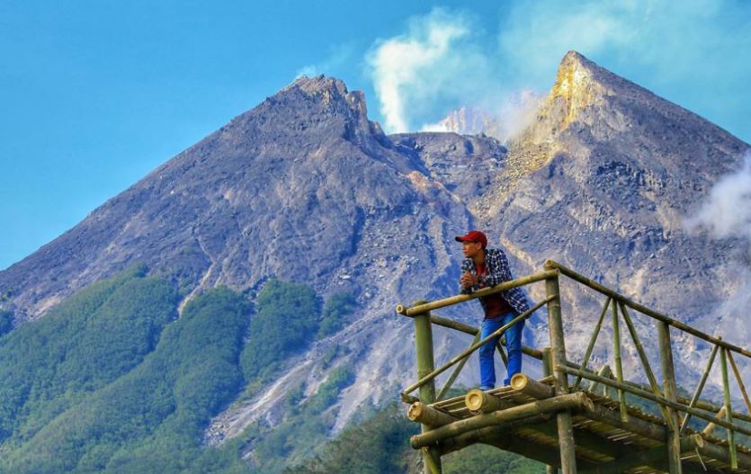 Bukit Klangon, Berfoto Dengan Panorama Kemegahan Gunung Merapi