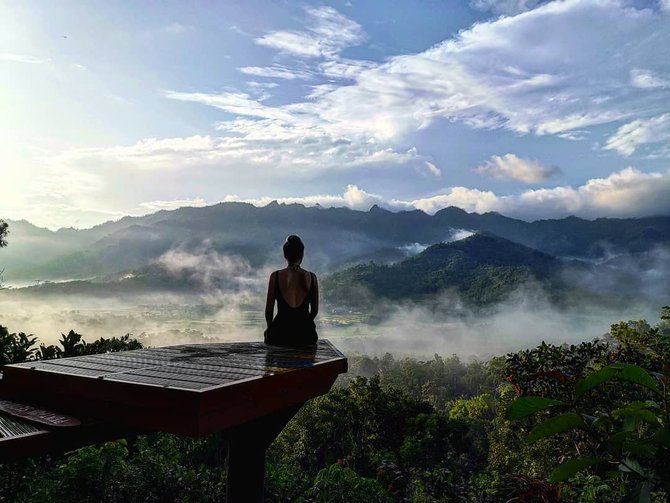 Punthuk Setumbu Magelang, Menikmat Keindahan Sunrise dan Kemegahan Candi Borobudur